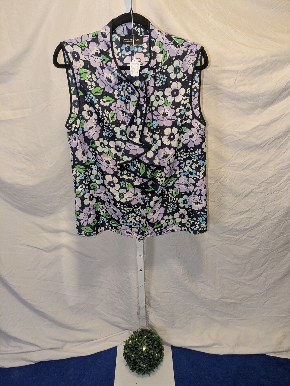 Jones New York CollectionSize: Women's 10